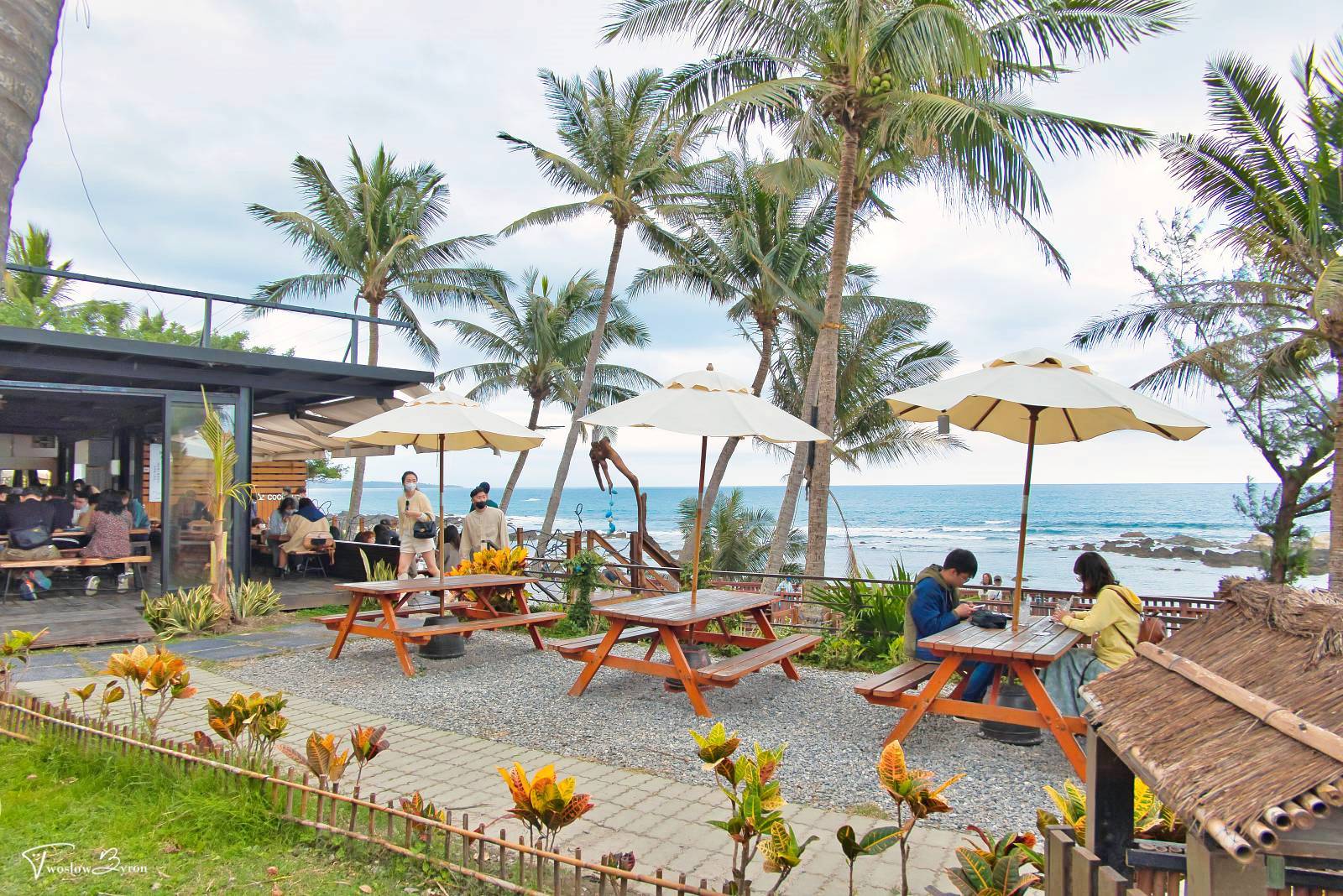 【台東景點】可可娜咖啡 coconut cafe’｜熱帶海岸渡假風格，眼前就是沙灘海景